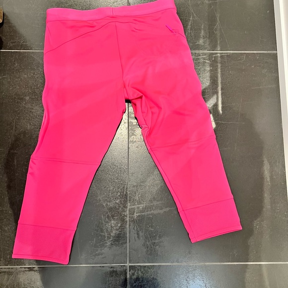 Stella Mccartney/Adidas Collab - Picture 2 of 3